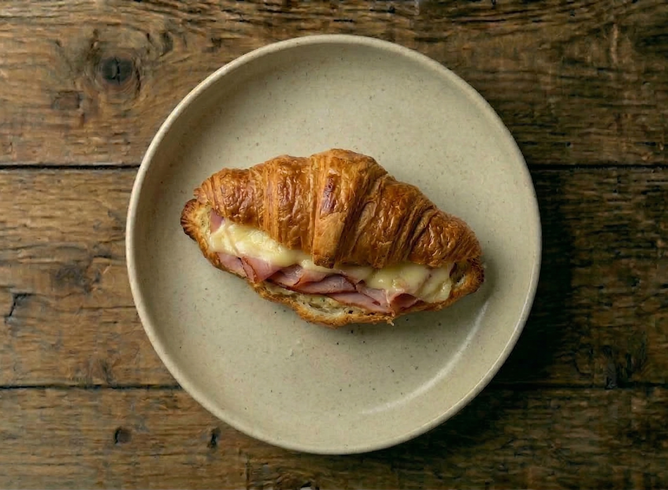 Круассан с ветчиной и сыром